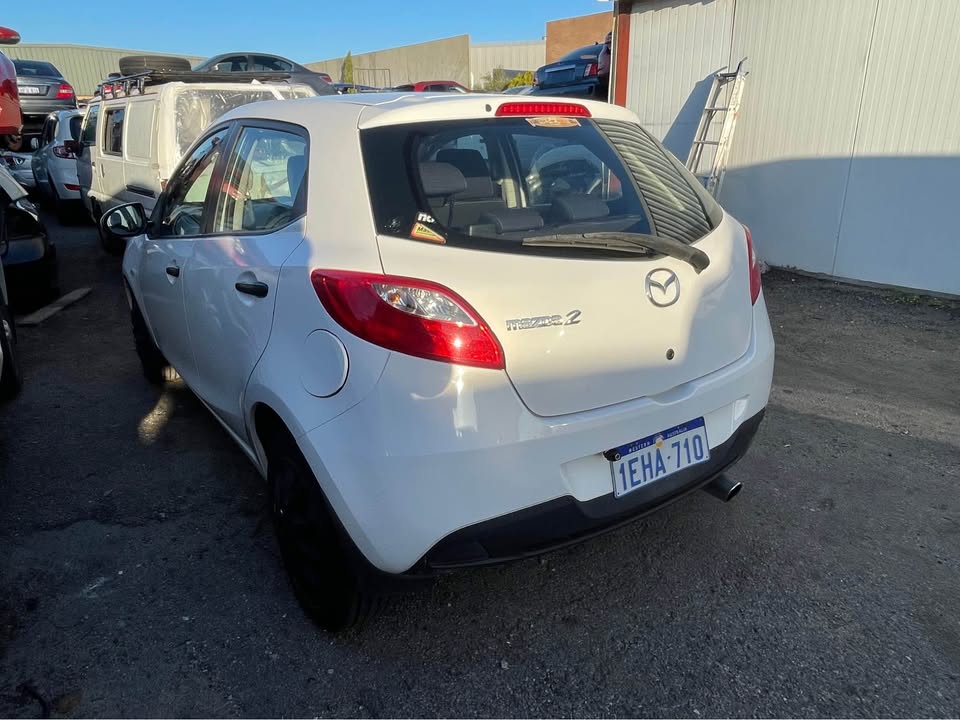 2009 WRECKING MAZDA 2 photo 4