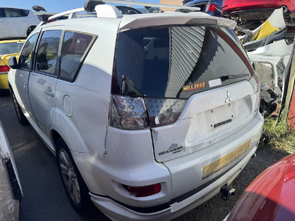 2010 Mitsubishi Outlander photo 5
