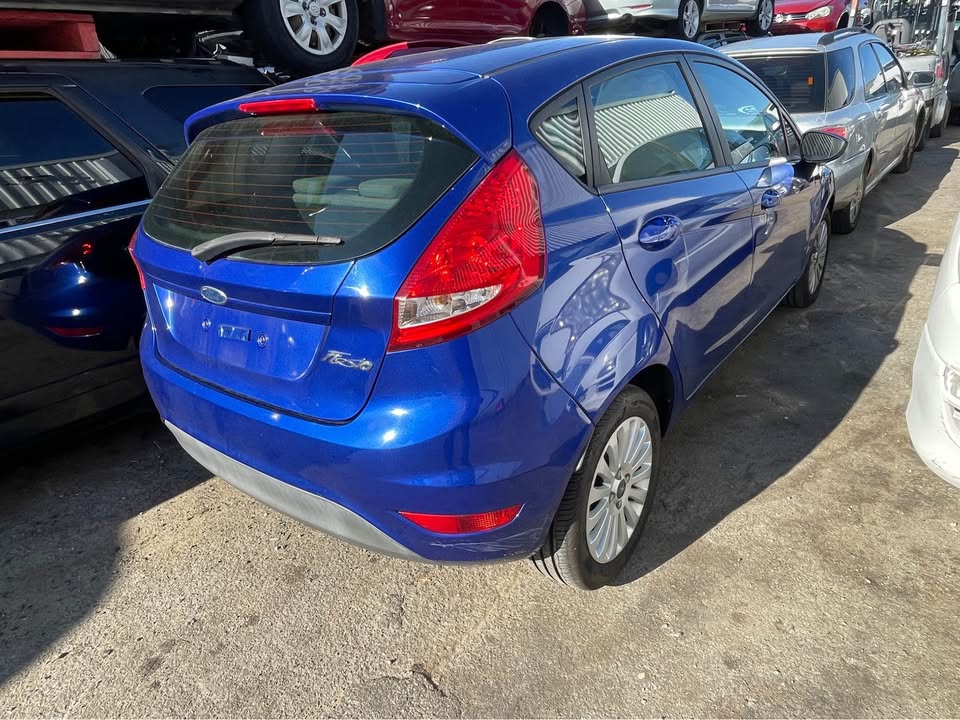 2012 FORD FIESTA photo 4