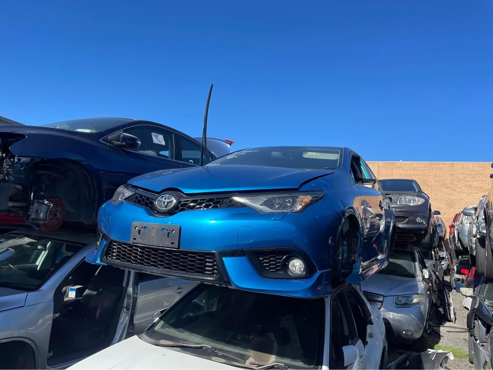 2015 TOYOTA COROLLA
