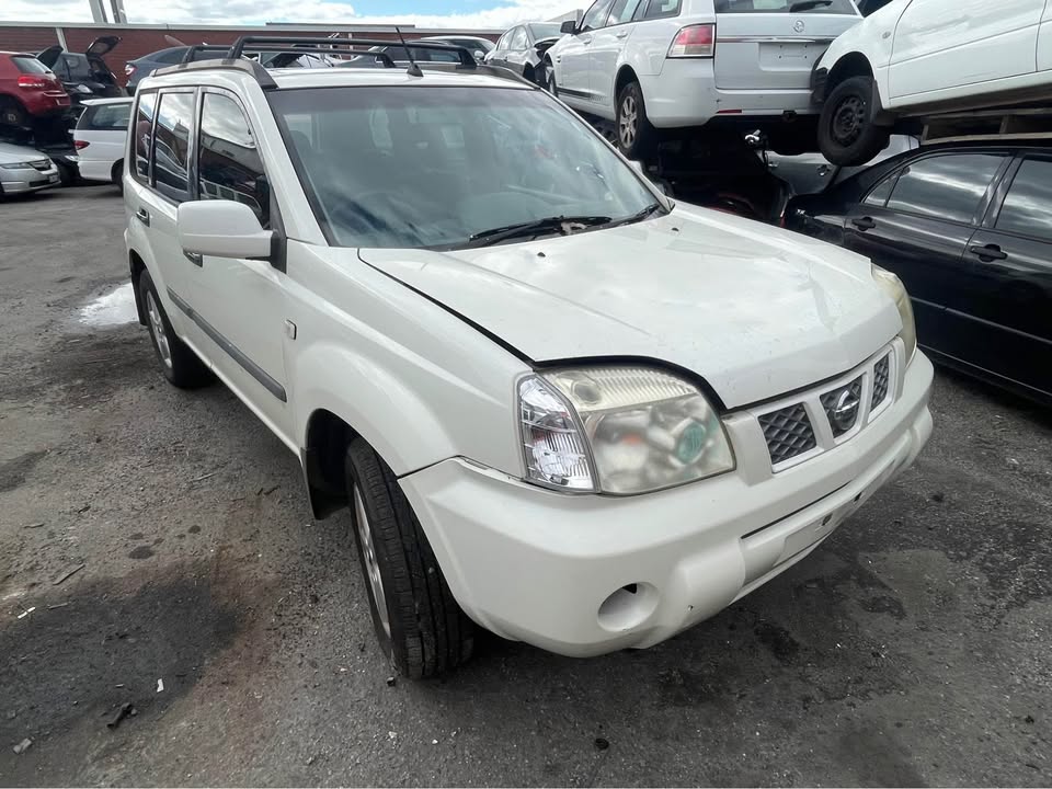 2006 WRECKING NISSAN X-TRAil photo 2