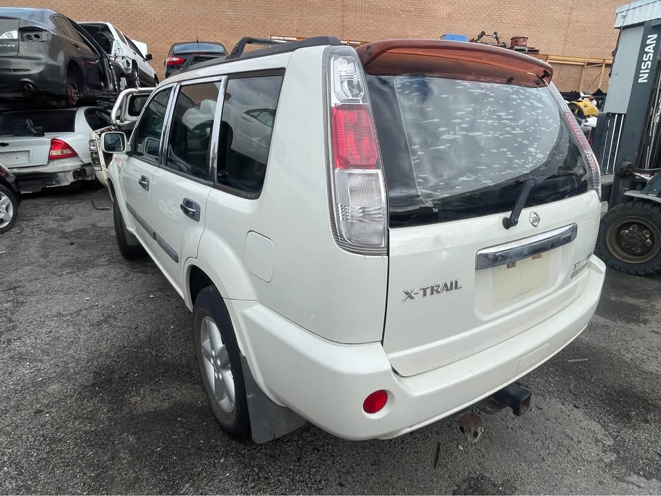 2006 WRECKING NISSAN X-TRAil photo 3