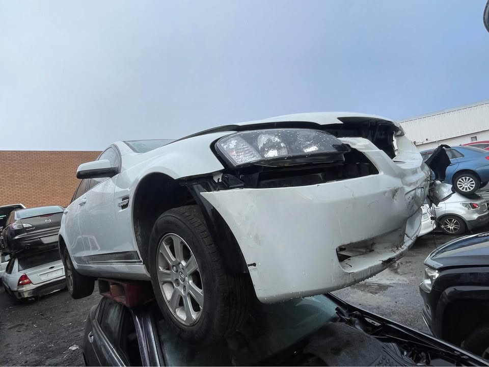2010 WRECKING HOLDEN COMMDORE WAGON