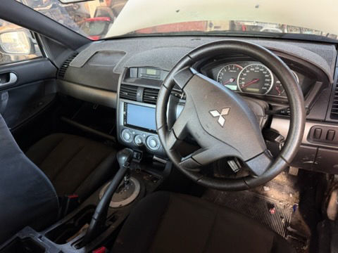 2006 Mitsubishi 380 photo 3