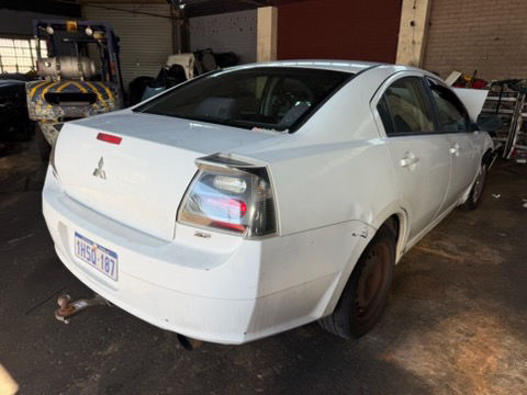 2006 Mitsubishi 380 photo 4