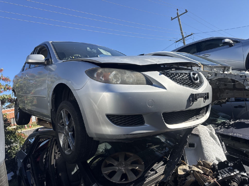 BK 2005 Mazda 3 photo 2