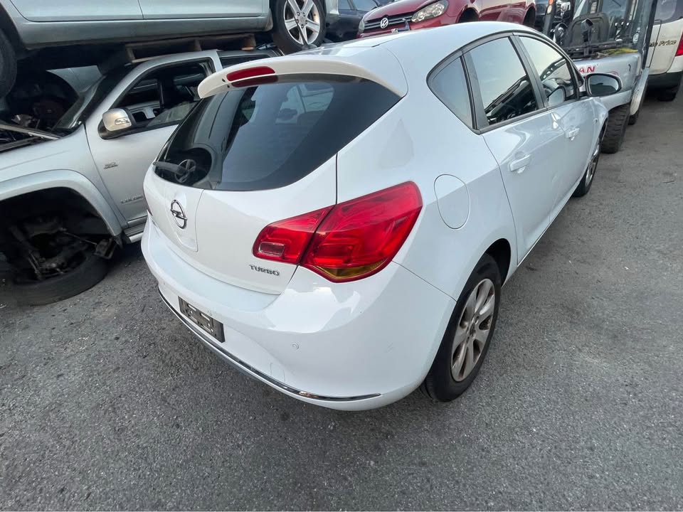 2012 OPEL ASTRA TURBO photo 4