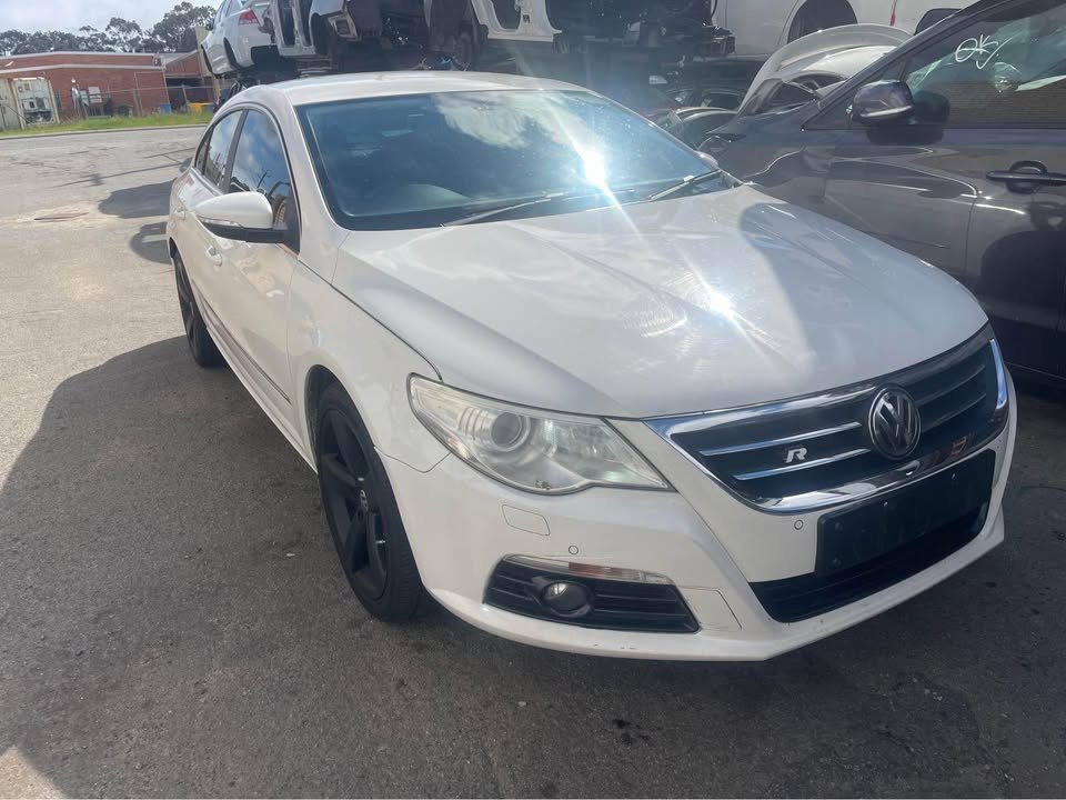 2010 VOLKSWAGEN Passat
