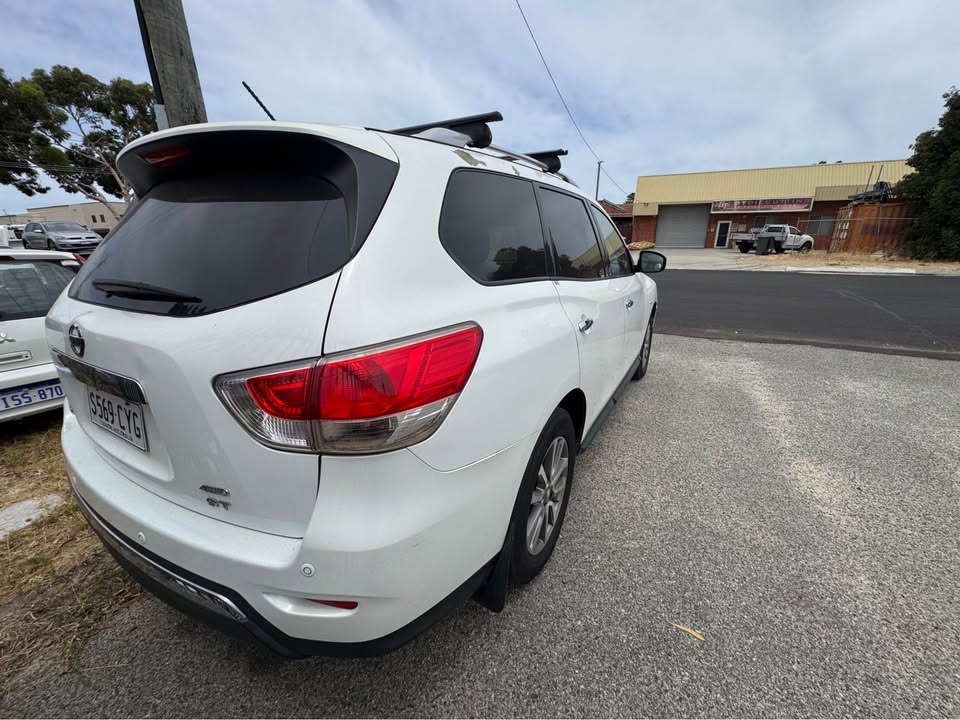 2015 NISSAN PATHFINDER photo 4