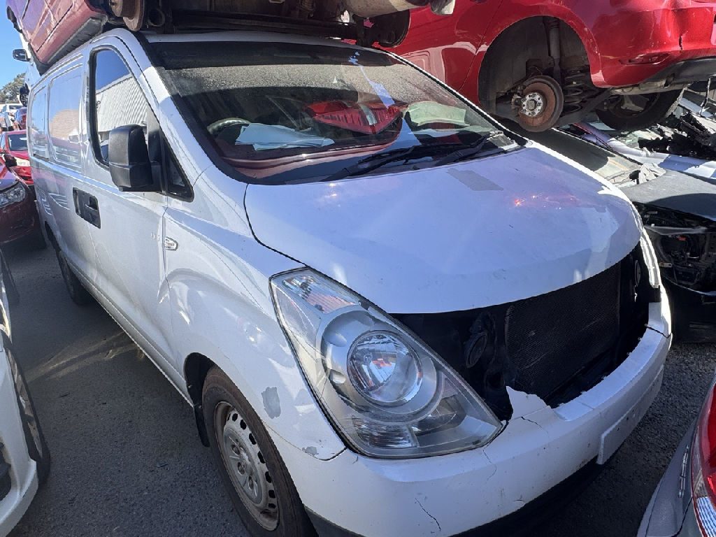 2010 Hyundai iload photo 2