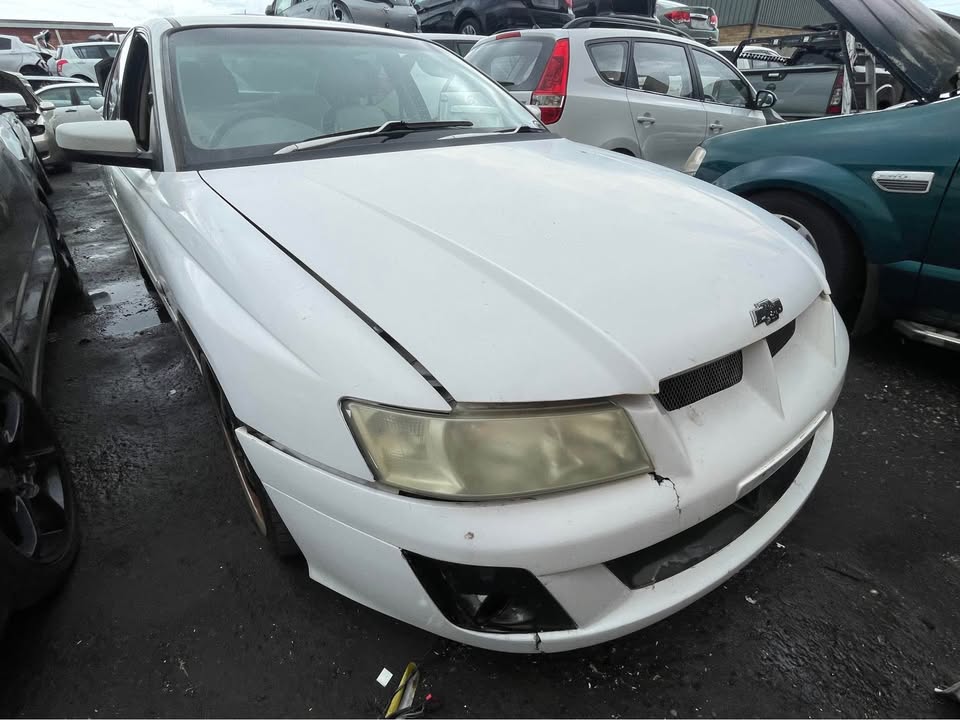 2004 Wrecking Holden Commodore