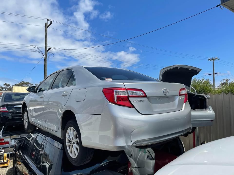 2012 TOYOTA CAMRY photo 2