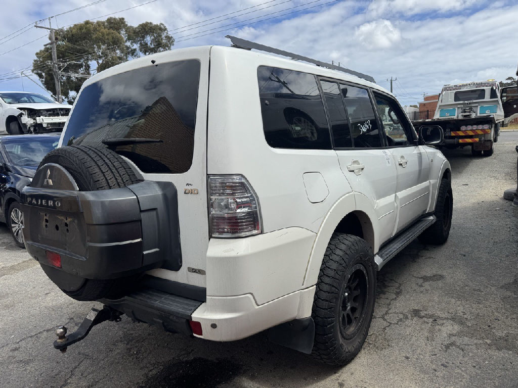2010 Mitsubishi Pajero photo 4