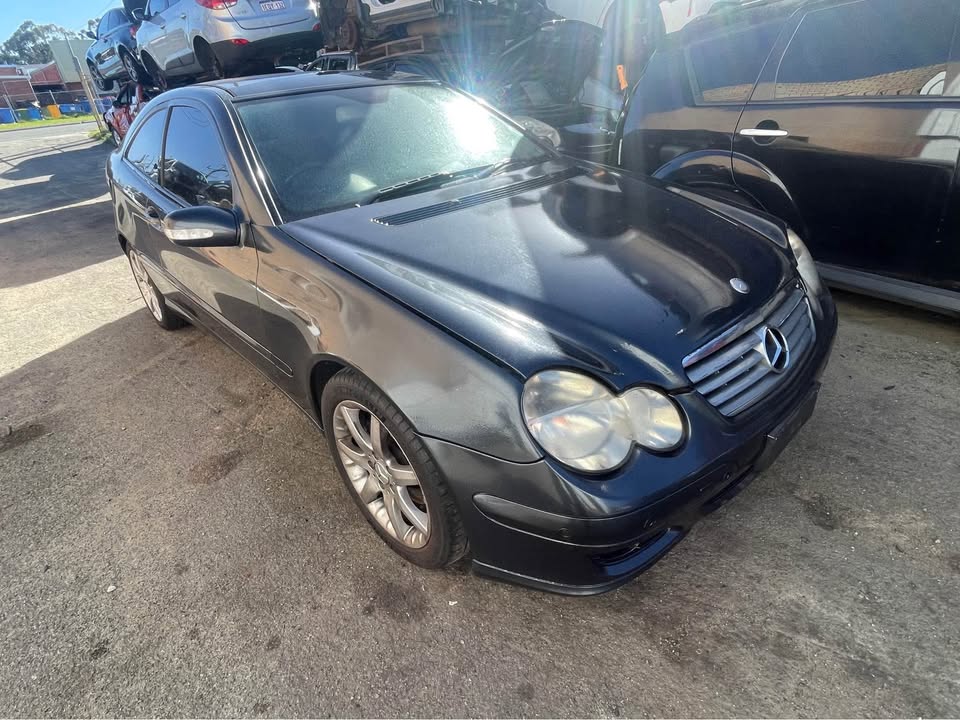 2006 WRECKING MERCEDES BENZ C230 V6 photo 3