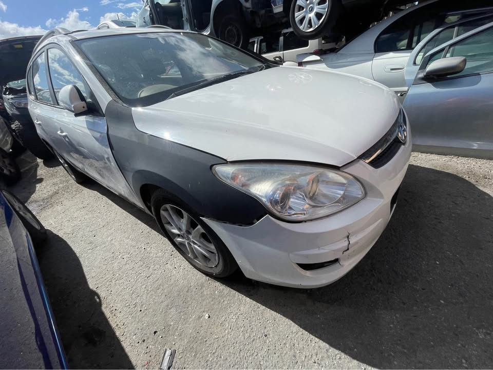 2011 HYUNDAI i30 photo 2
