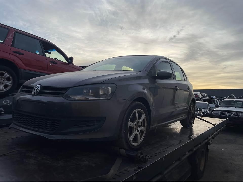 2011 VOLKSWAGEN Polo