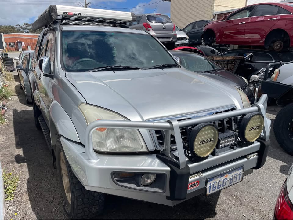 2006 WRECKING TOYOTA PRADO