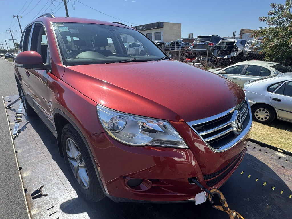 2010 Volkswagen Tiguan photo 3