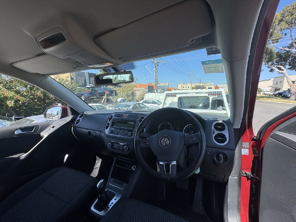 2010 Volkswagen Tiguan photo 7