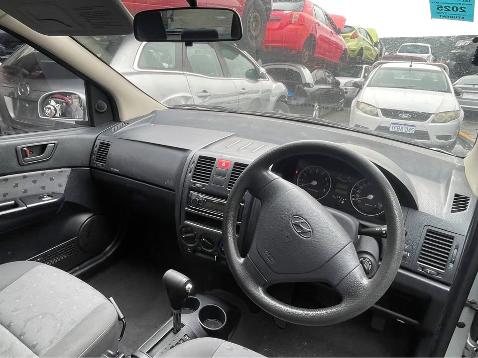 2003 WRECKING HYUNDAI GETZ photo 3