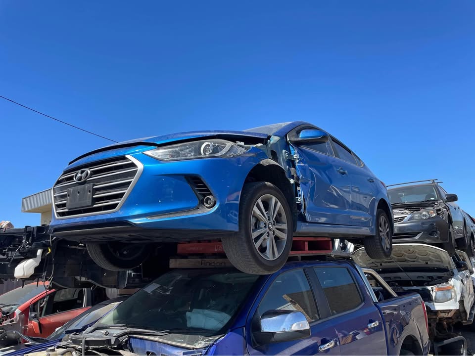 2016 HYUNDAI ELANTRA photo 3