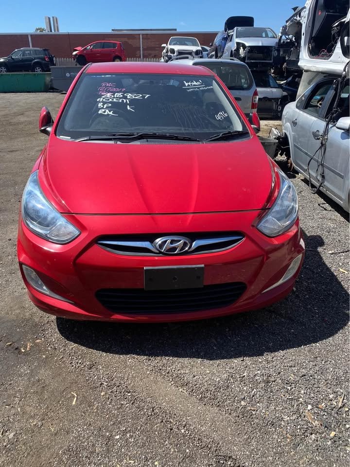 2013 HYUNDAI ACCENT photo 2