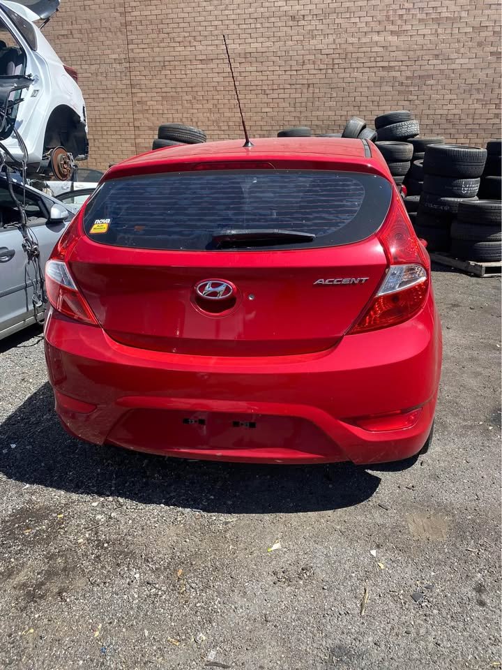 2013 HYUNDAI ACCENT photo 4