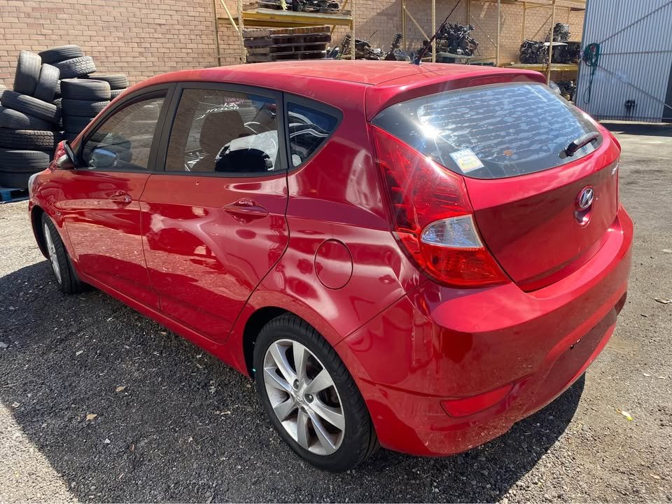 2013 HYUNDAI ACCENT photo 5