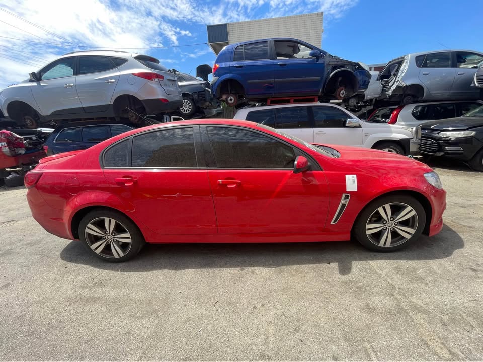 VF 2014 HOLDEN COMMODORE photo 2