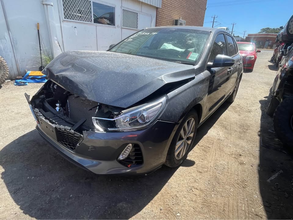2019 HYUNDAI i30 photo 2