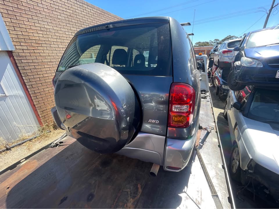 2004 Wrecking Toyota Rav4 photo 4
