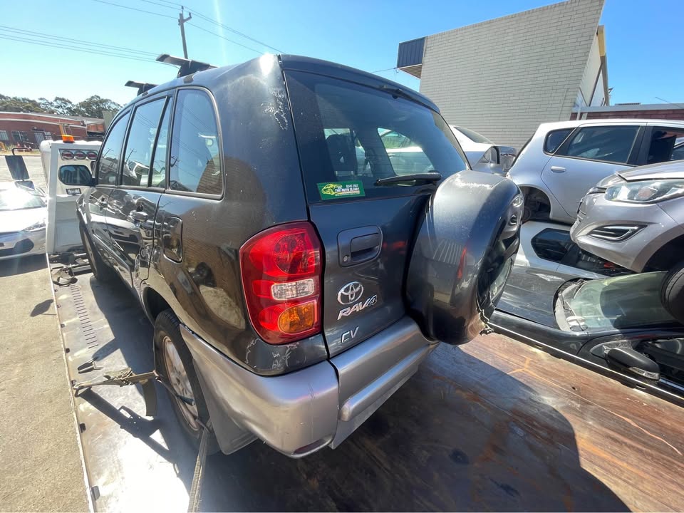 2004 Wrecking Toyota Rav4 photo 5