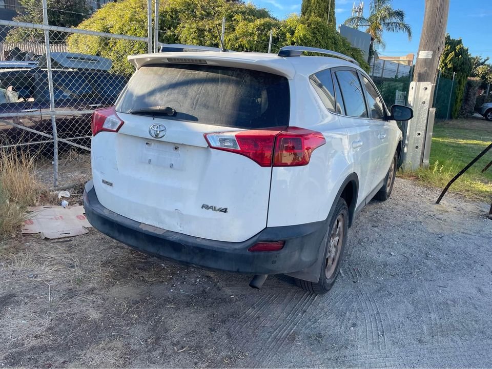 2015 TOYOTA RAV4 photo 4