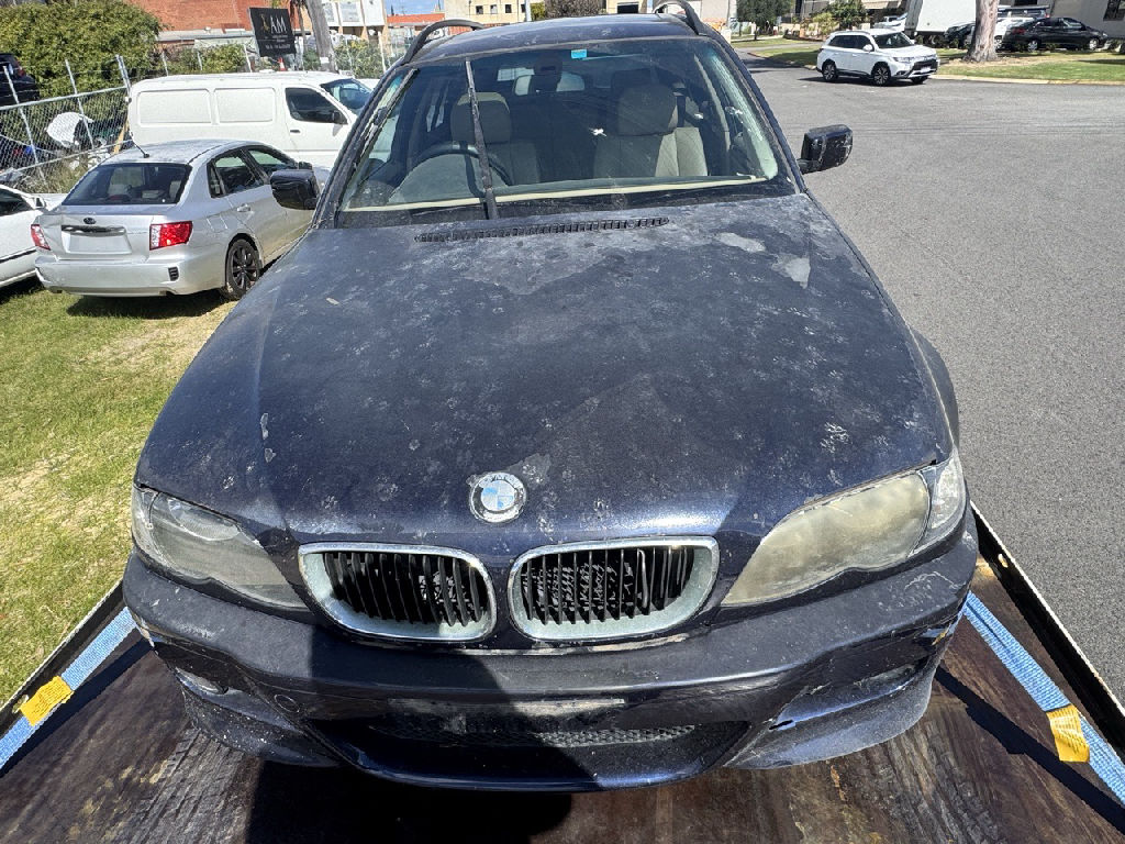 2003 BMW E46 photo 2