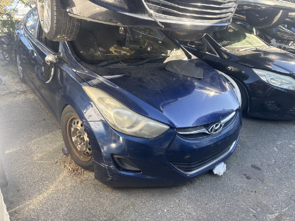2012 Wrecking Hyundai Elantra Auto photo 2