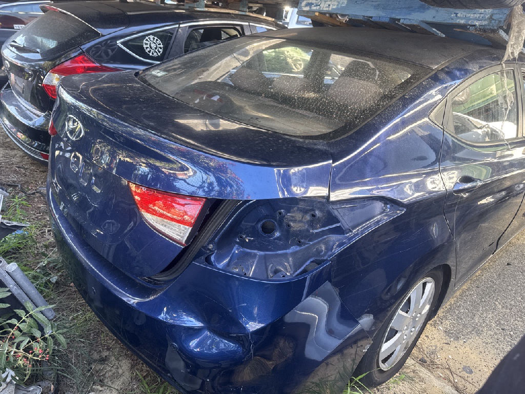 2012 Wrecking Hyundai Elantra Auto photo 3