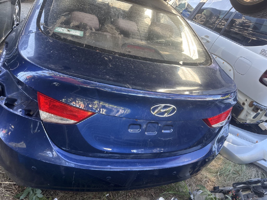 2012 Wrecking Hyundai Elantra Auto photo 5
