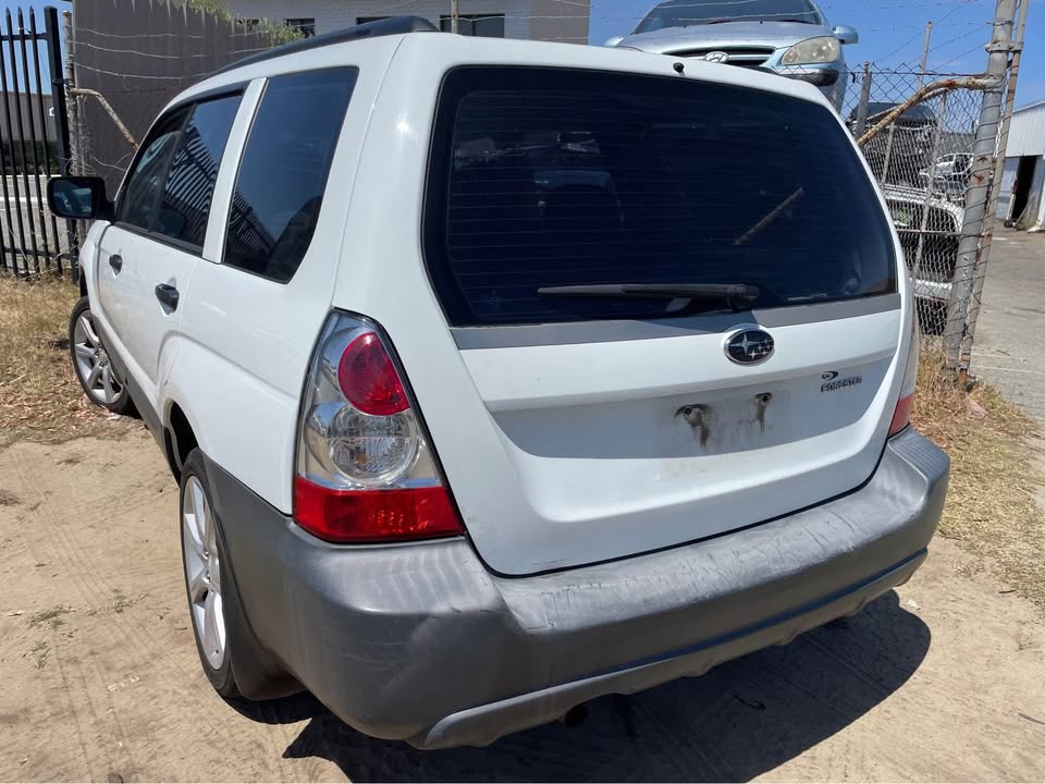 2007 WRECKING SUBARU FORESTER photo 3