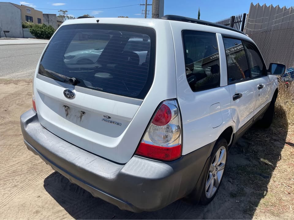2007 WRECKING SUBARU FORESTER photo 4