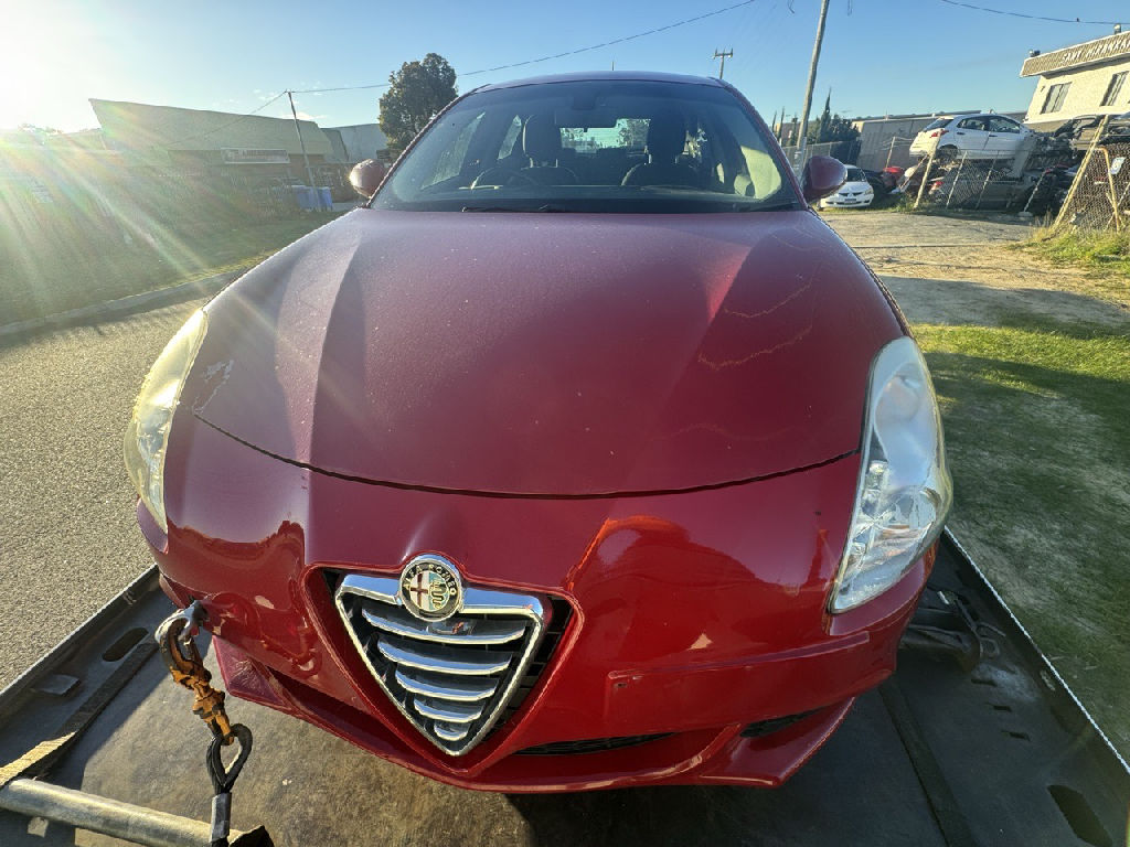 2014 Alfa Romeo Guilietta photo 2