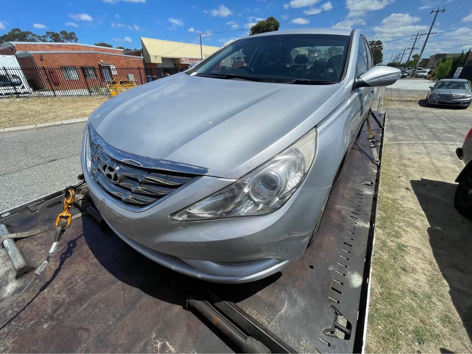2011 HYUNDAI i45 photo 2
