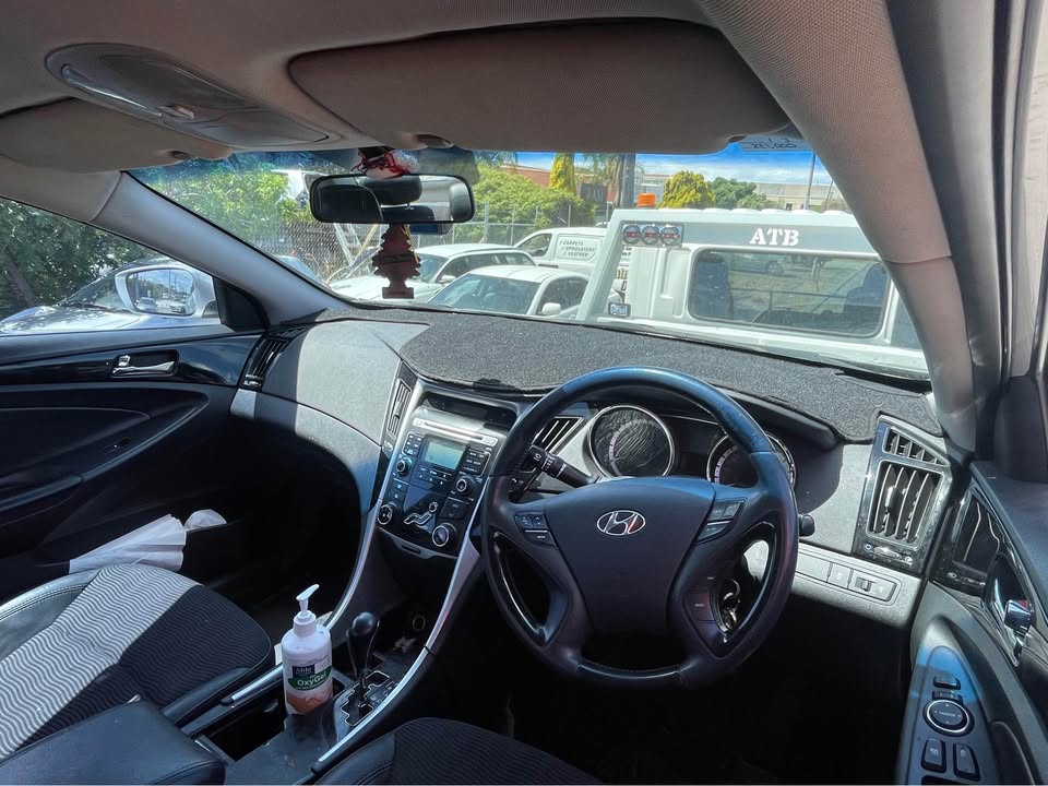 2011 HYUNDAI i45 photo 3