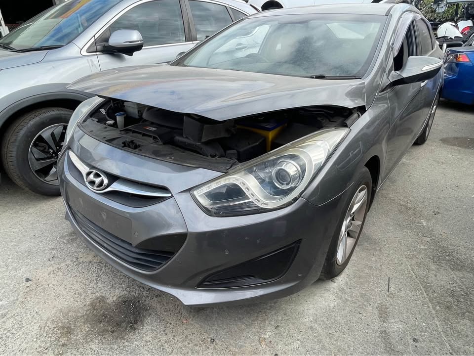 2013 HYUNDAI i40 photo 2