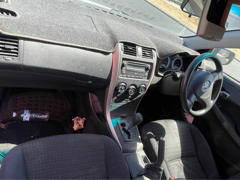 2009 TOYOTA COROLLA photo 3