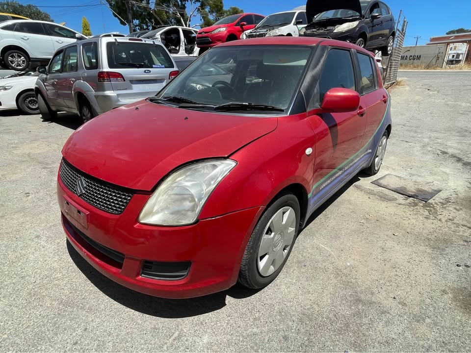 2010 SUZUKI Swift photo 2