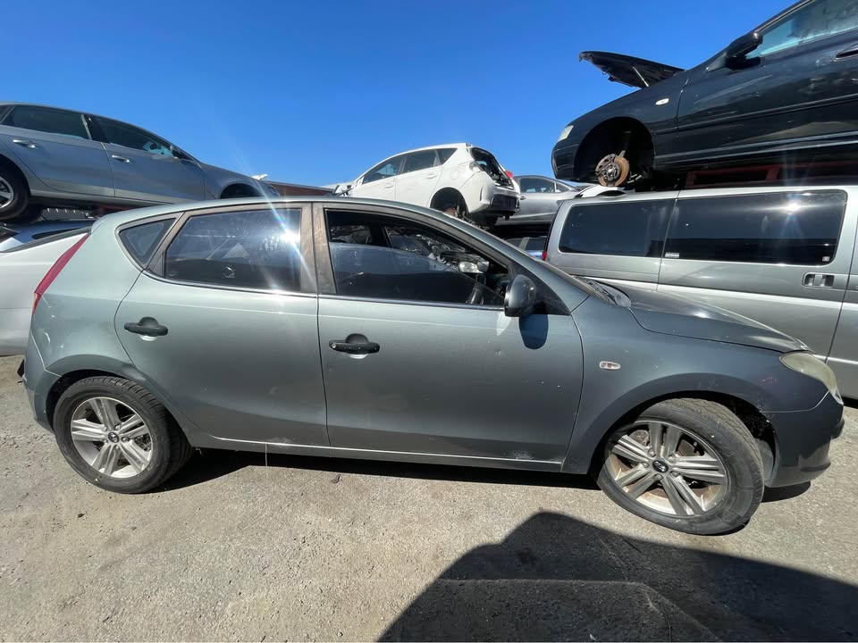 2009 WRECKING HYUNDAI i30 DIESEL photo 4