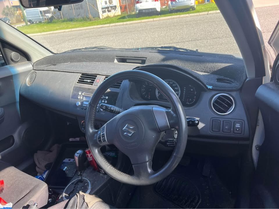 2007 WRECKING SUZUKI SWIFT photo 3