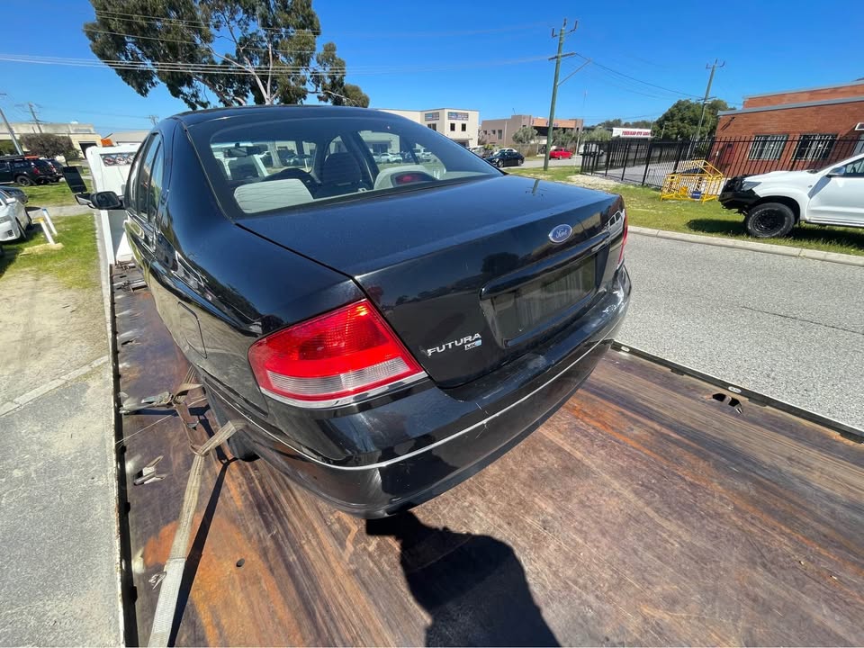 2004 WRECKING FORD FALCON photo 5
