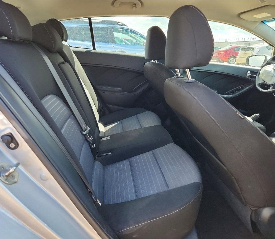 LX 2015 Kia Forte photo 4