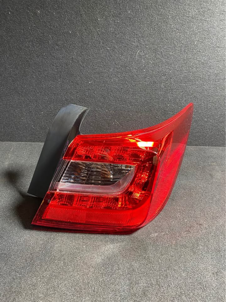 RIGHT TAILLIGHT